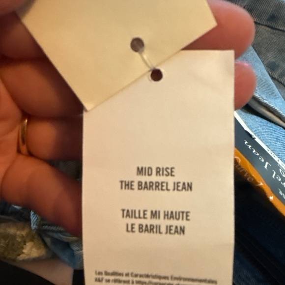 Brand New Abercrombie and Fitch Barrel Jeans - Picture 4 of 6